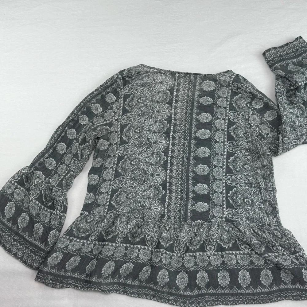 Como Vintage Gray and White floral paisley women’s Blouse Size L - Picture 8 of 10